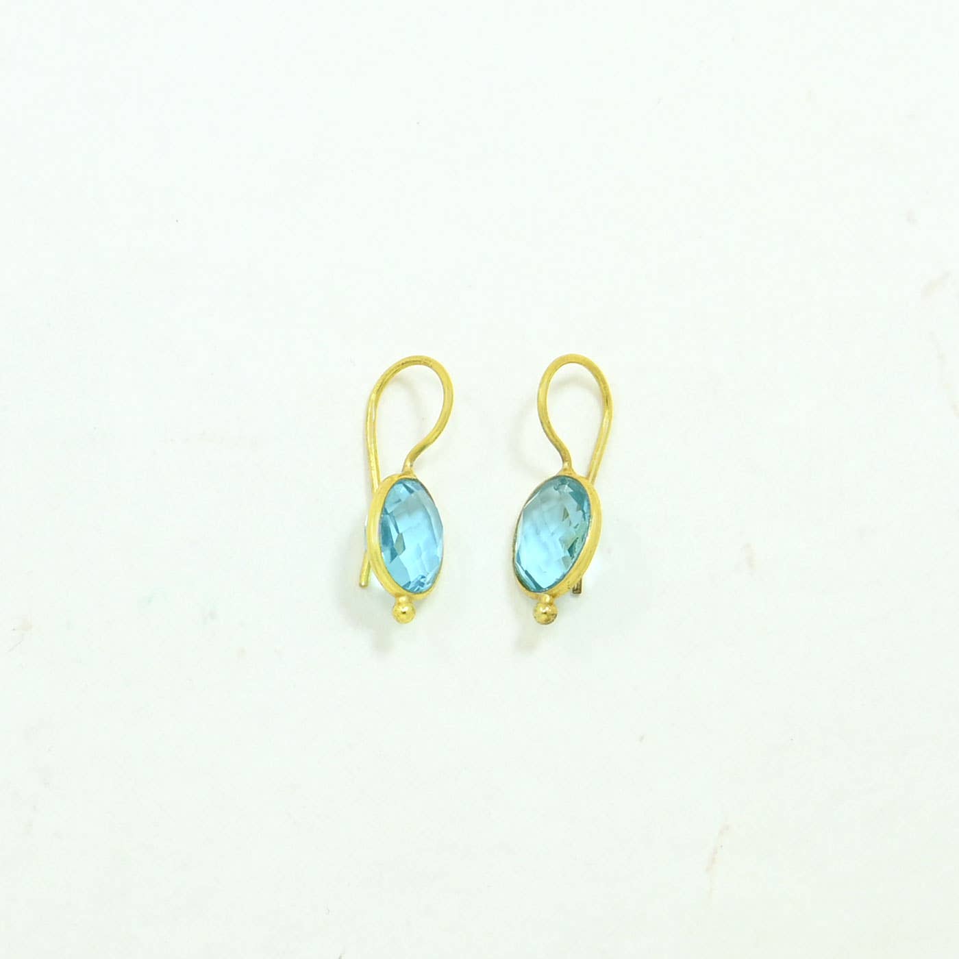Schmuckoo x Noyre Berlin - Oval Gemstone Earring Gold Plated Silver 925 - Blue Topaz