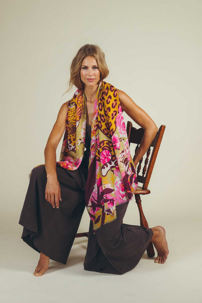 Climing Leopard Printed Scarf