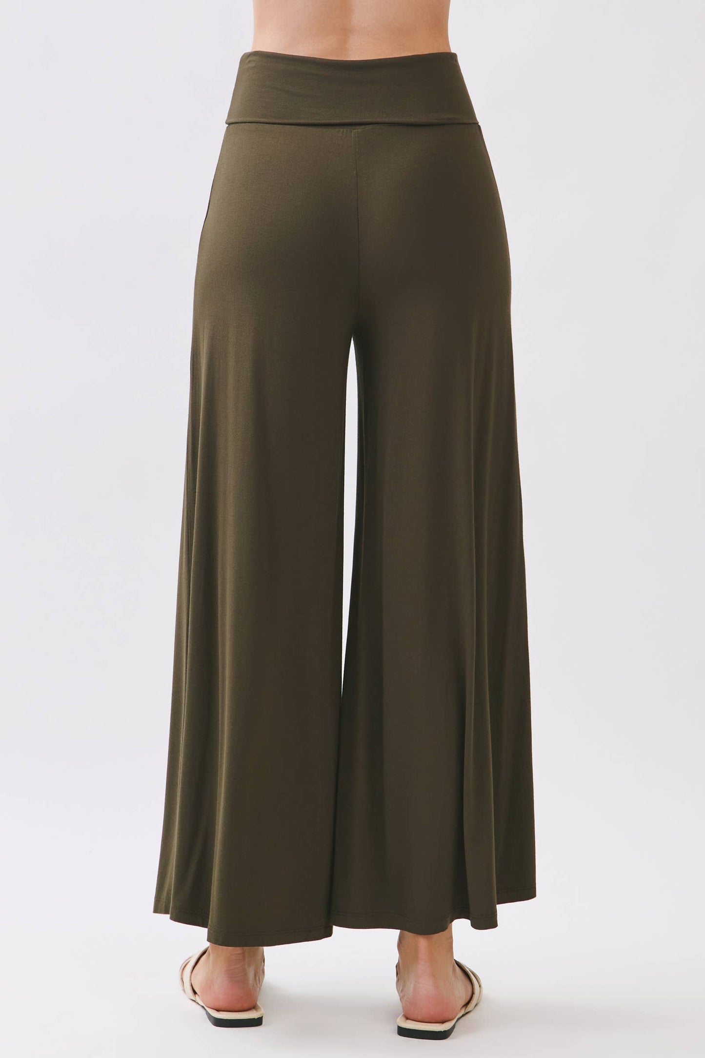 SOLID WIDE LEG CROP PANTS - Final Touch
