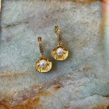 Load image into Gallery viewer, indie moon - Hidden treasure earrings
