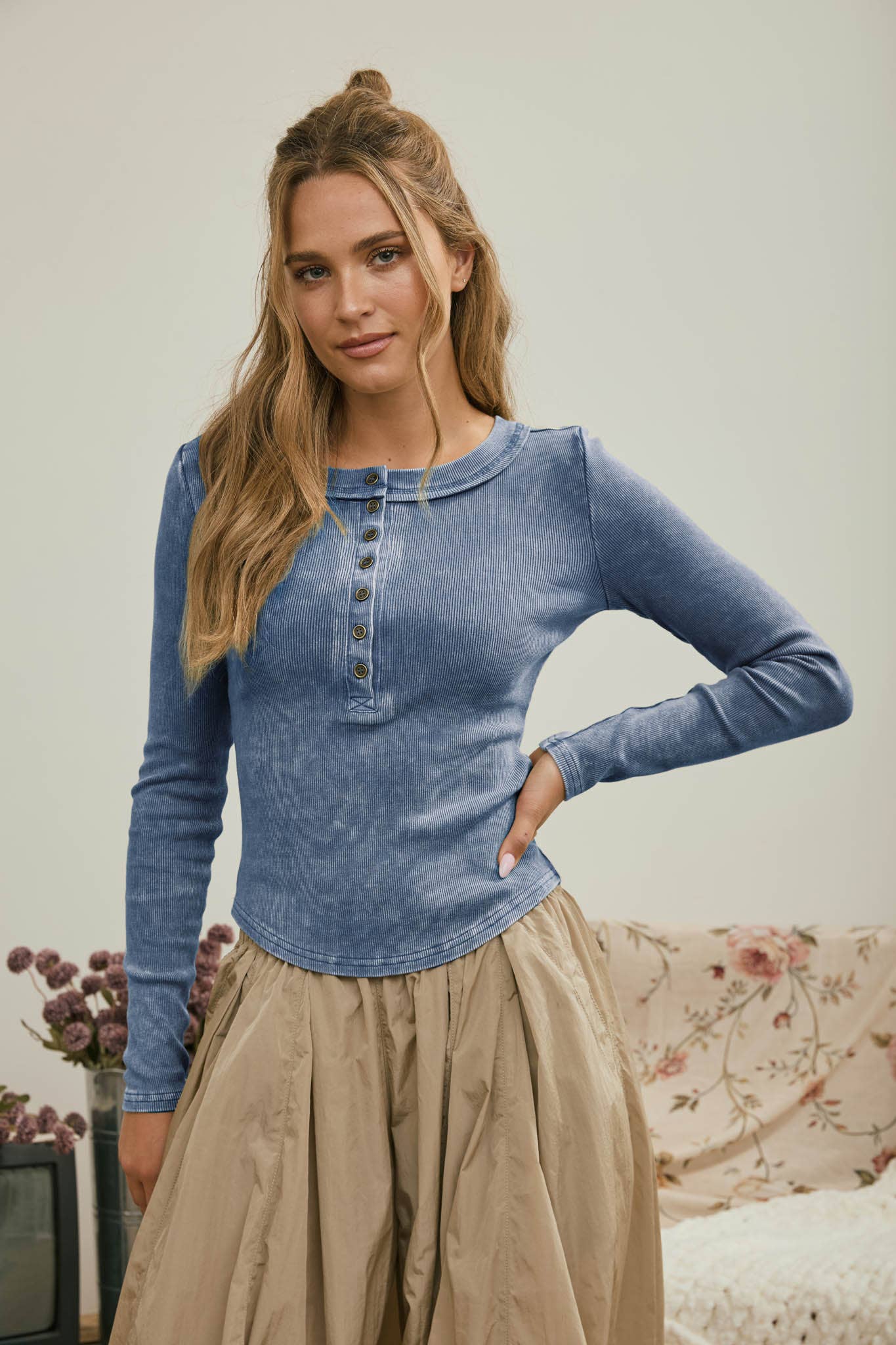 WASHED LONG SLEEVE RIBBED HENLEY KNIT TOP - Blu Pepper