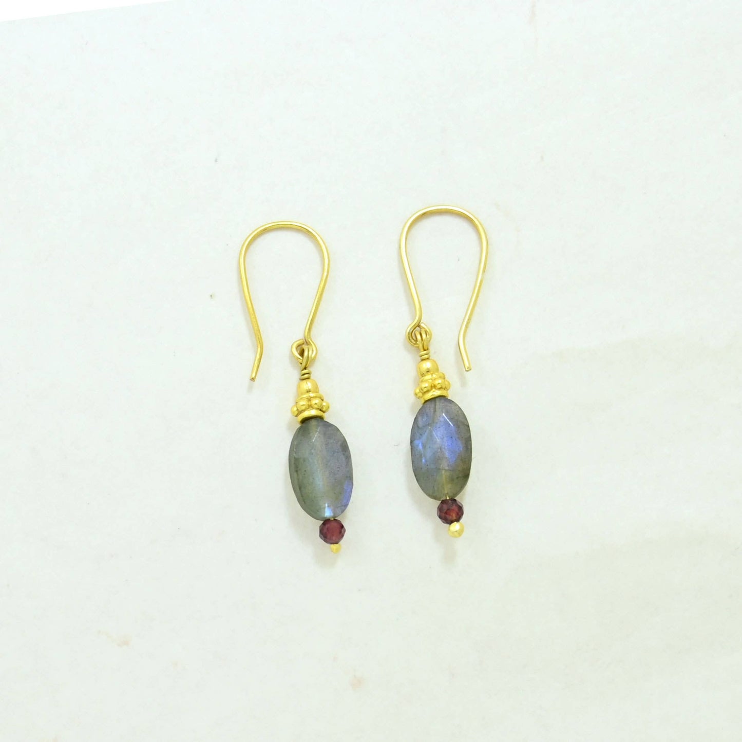 Schmuckoo x Noyre Berlin - Amira Earring Silver 925 - Labradorite & Rhodolite