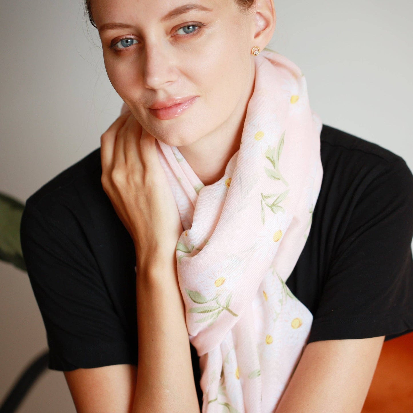 Studio Hop - White Daisy Blossom Soft Pink Scarf