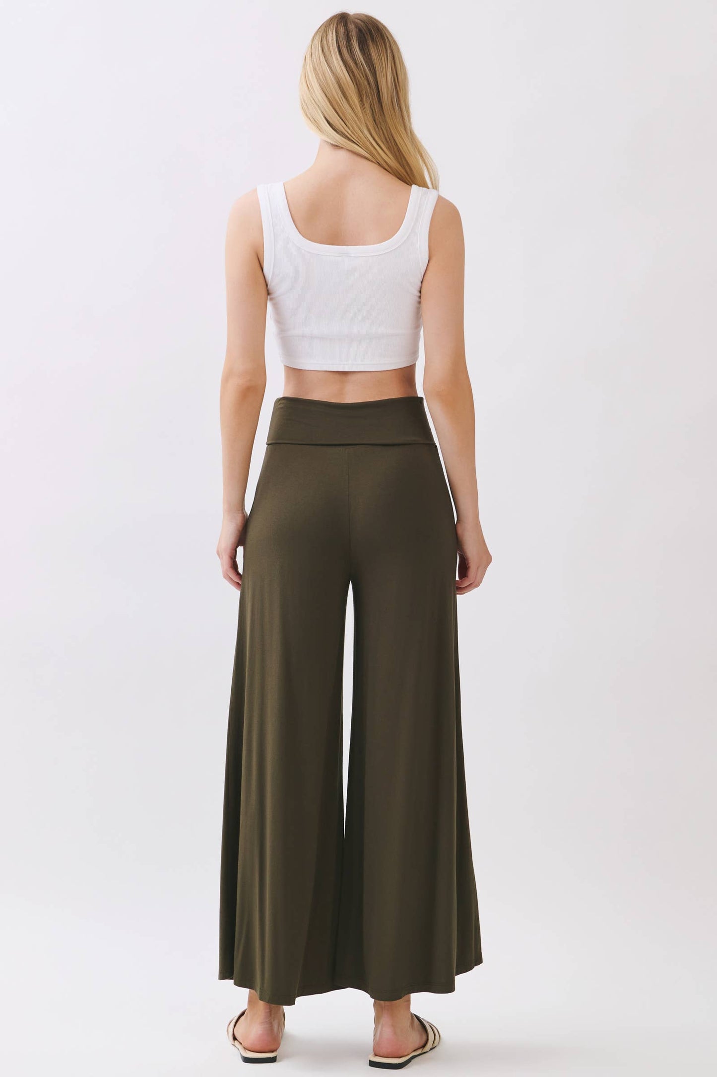 SOLID WIDE LEG CROP PANTS - Final Touch