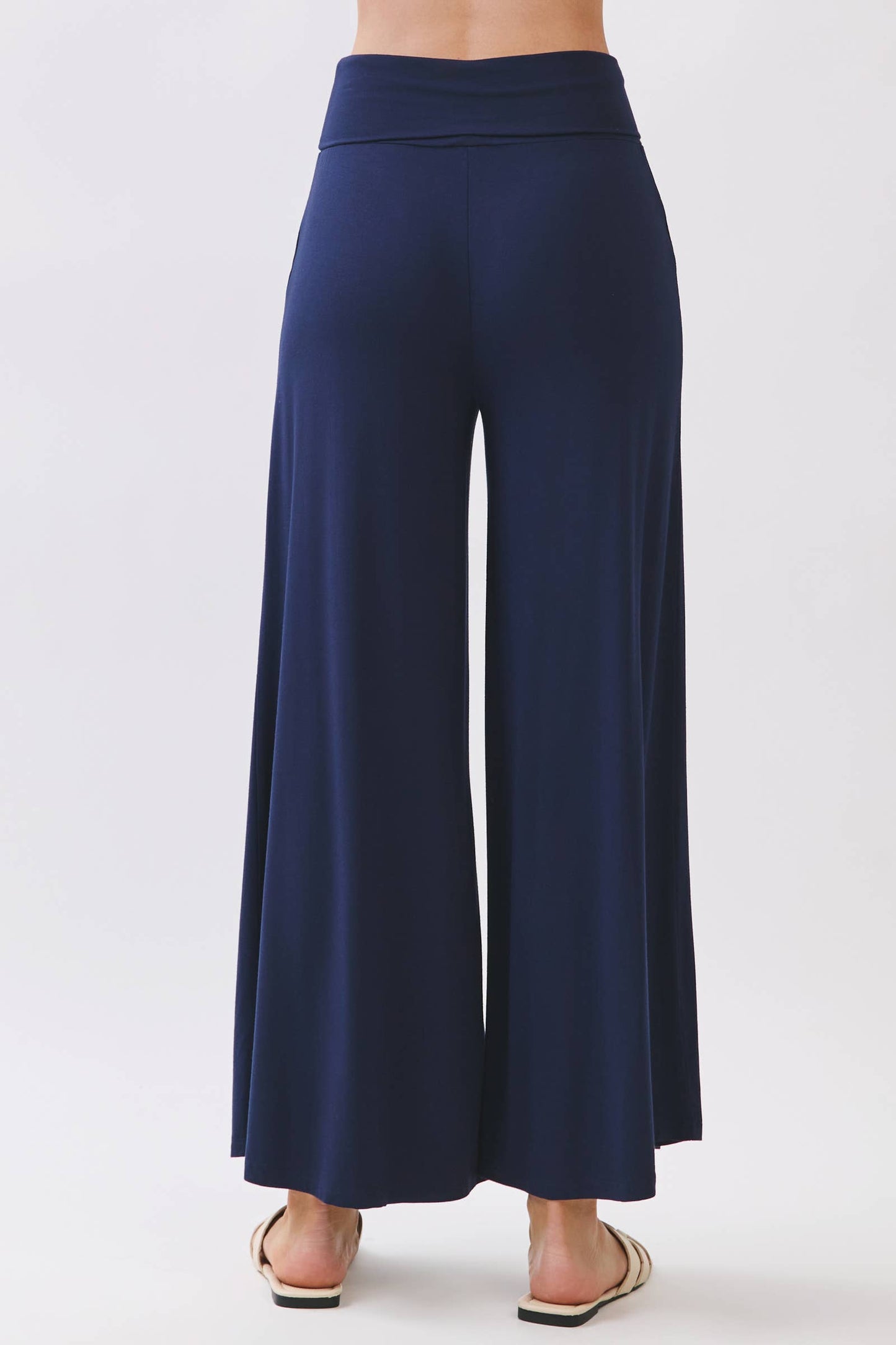 SOLID WIDE LEG CROP PANTS - Final Touch