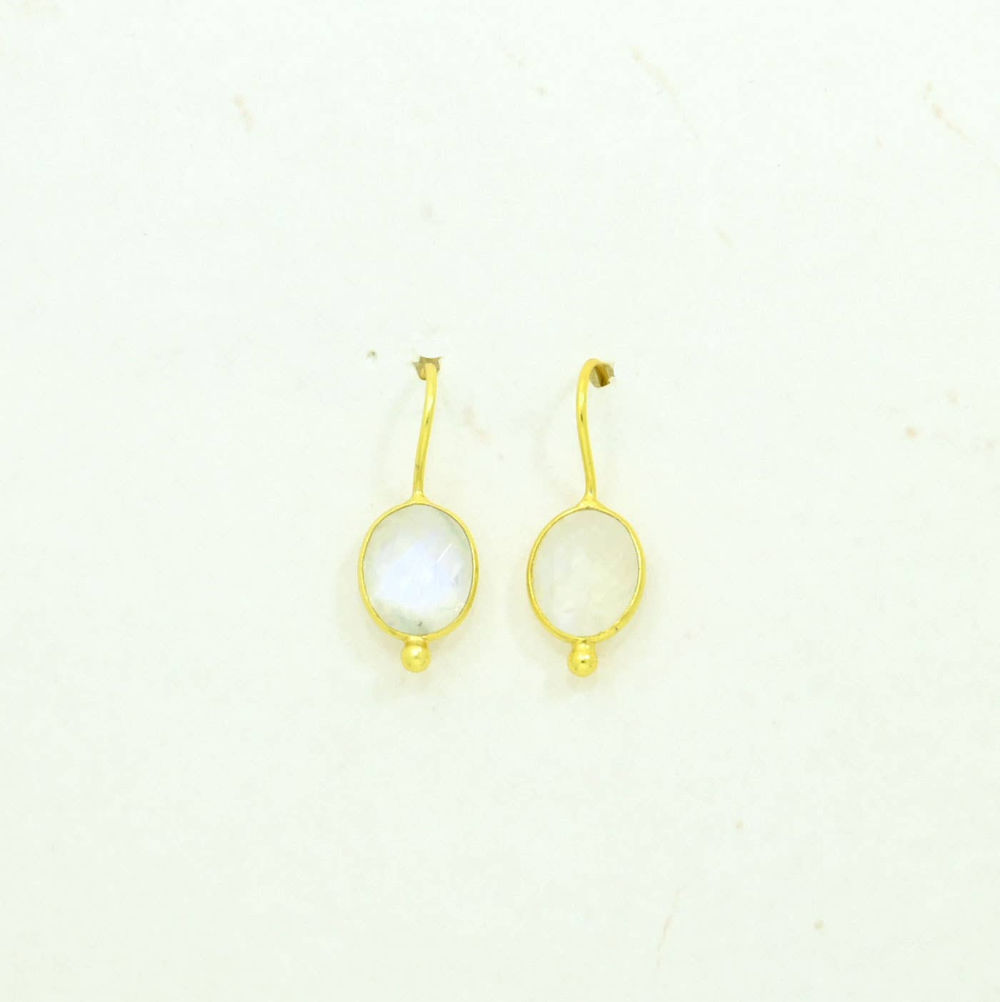 Schmuckoo x Noyre Berlin - Oval Gemstone Gold Earring Silver 925 - Rainbow Moonstone