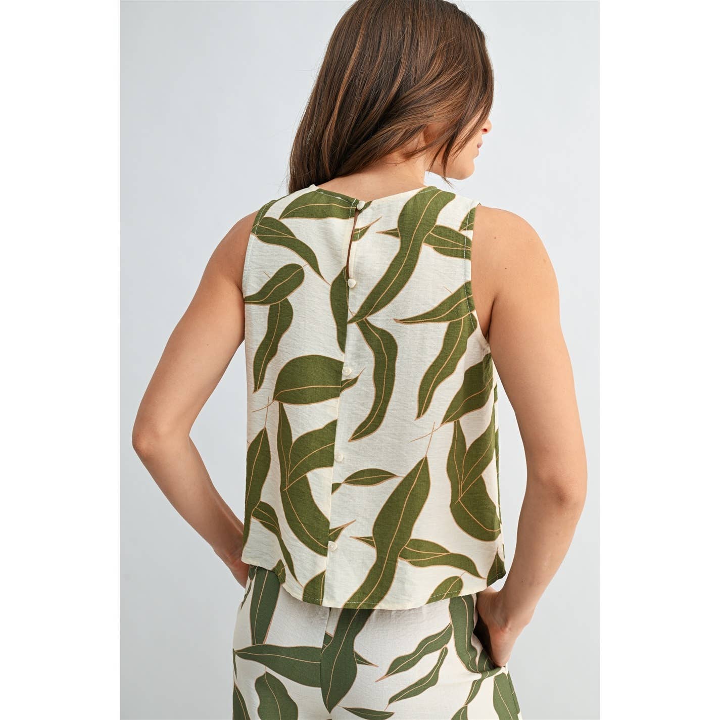 FUN2FUN - LEAF PRINT BACK BUTTON SLEEVELESS TOP