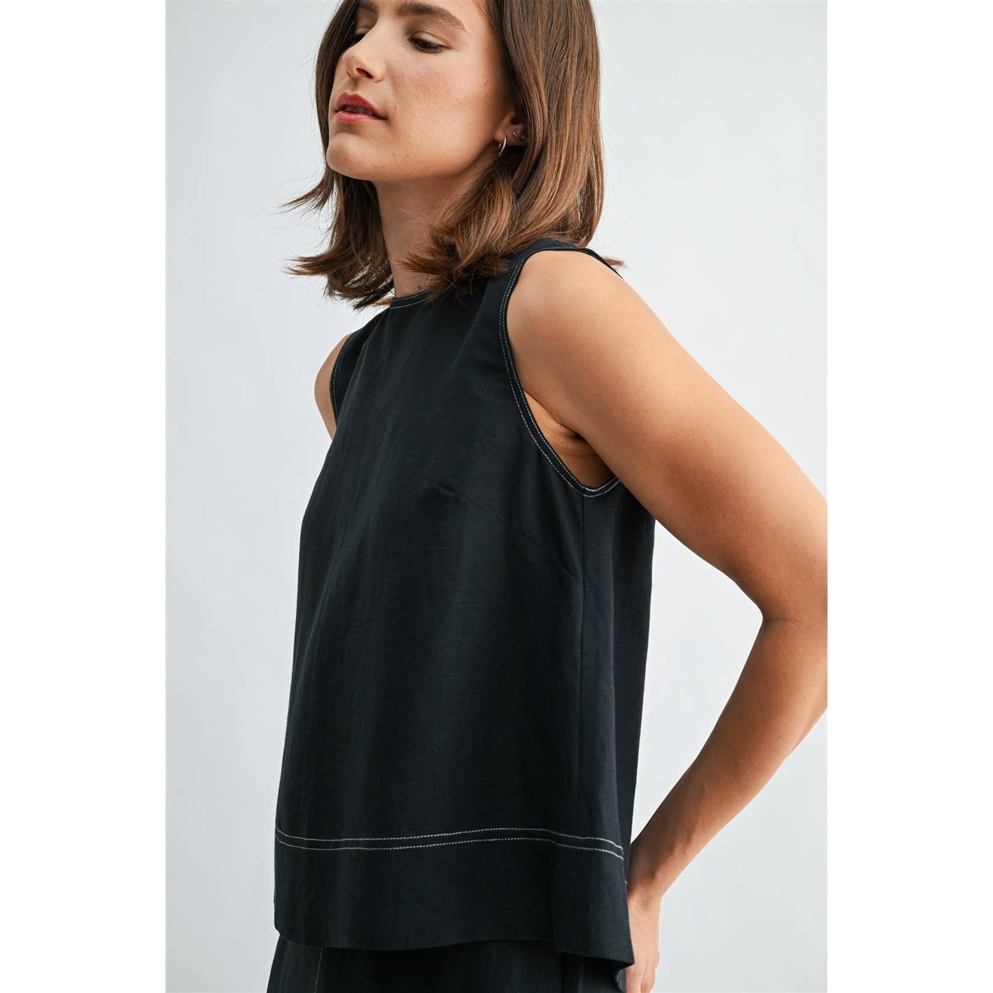 FUN2FUN - LINEN PLEATED BACK SLEEVELESS TOP