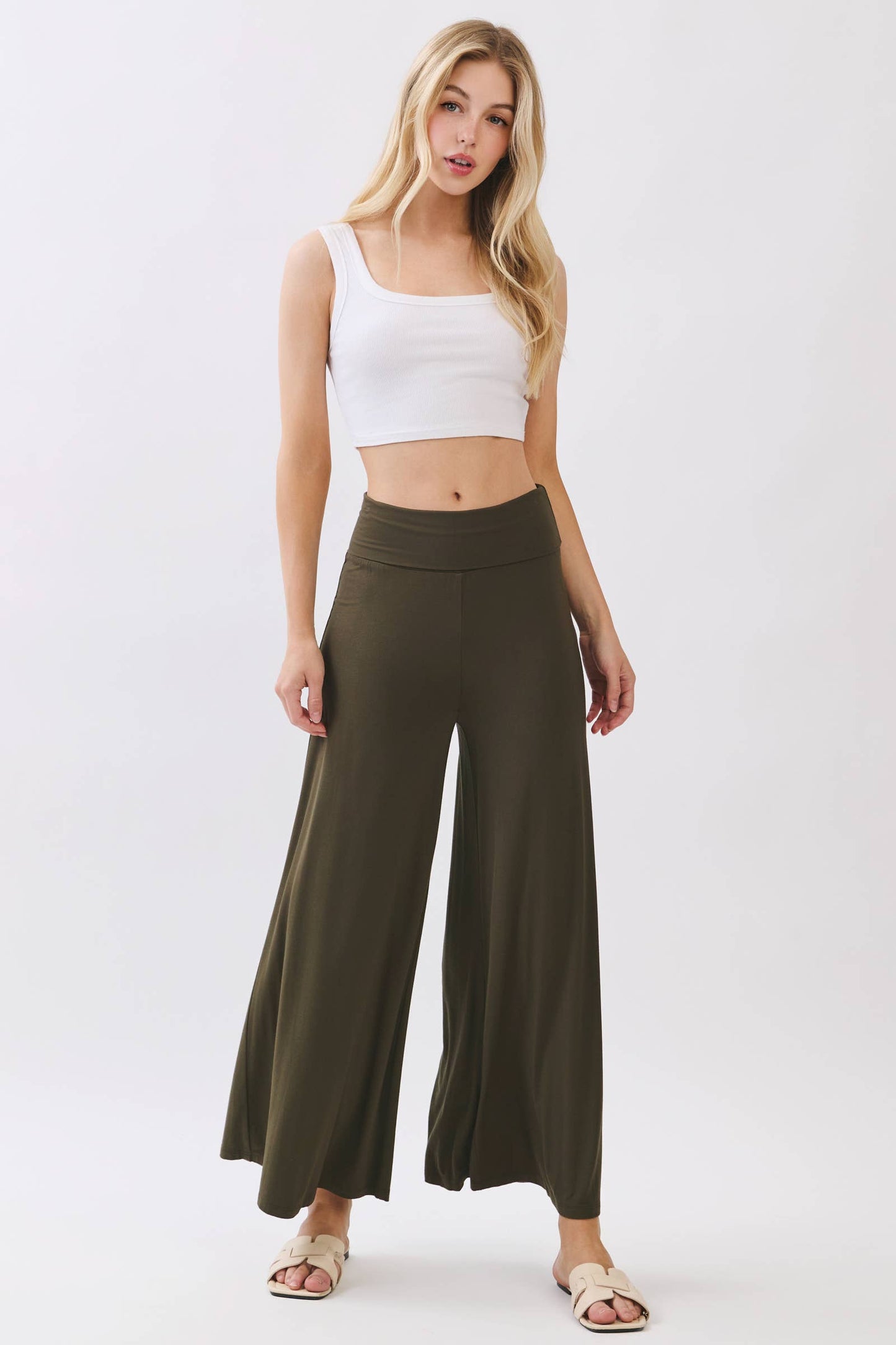 SOLID WIDE LEG CROP PANTS - Final Touch
