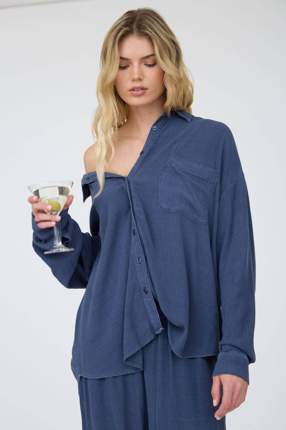 CRINKLE PLISSE COLLARED LONG SLEEVE BUTTON DOWN - Blu Pepper