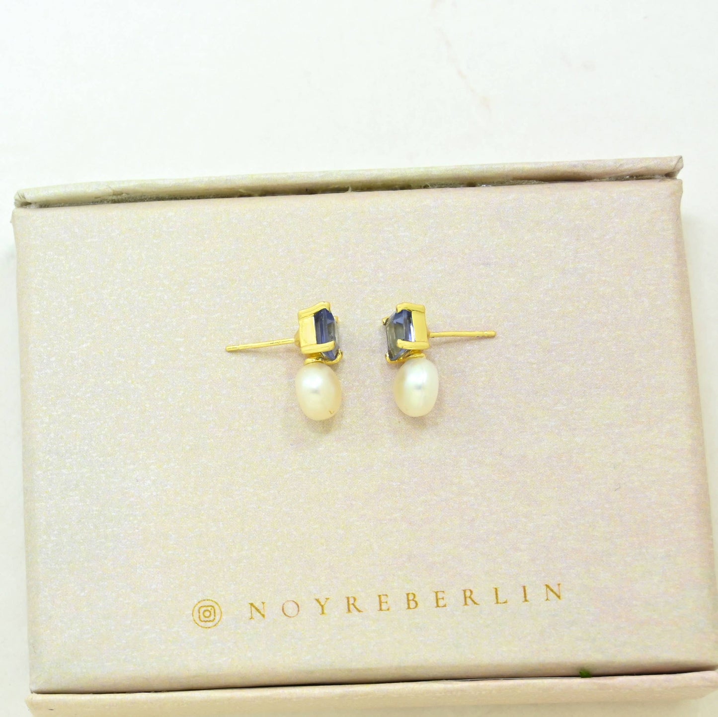 Schmuckoo x Noyre Berlin - Aaliyah Earring Gold Plated - Pearl & Tanzanite