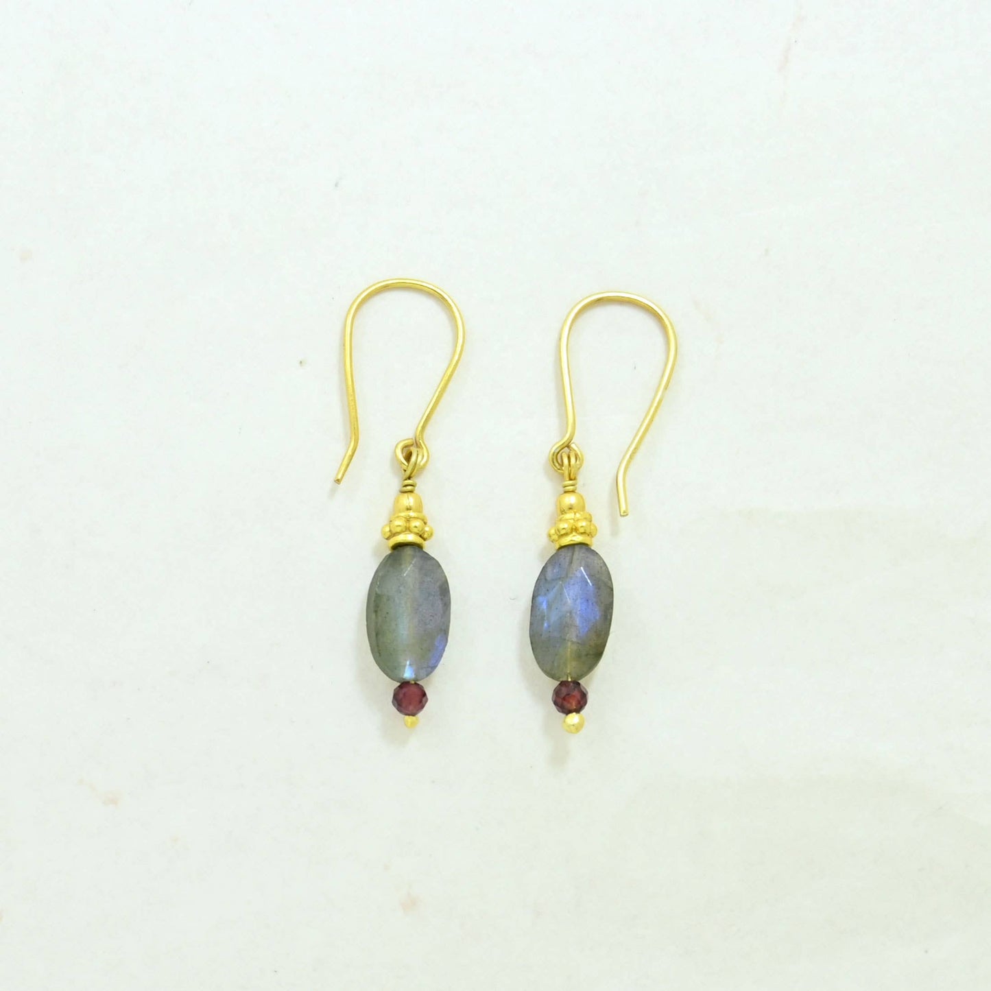 Schmuckoo x Noyre Berlin - Amira Earring Silver 925 - Labradorite & Rhodolite