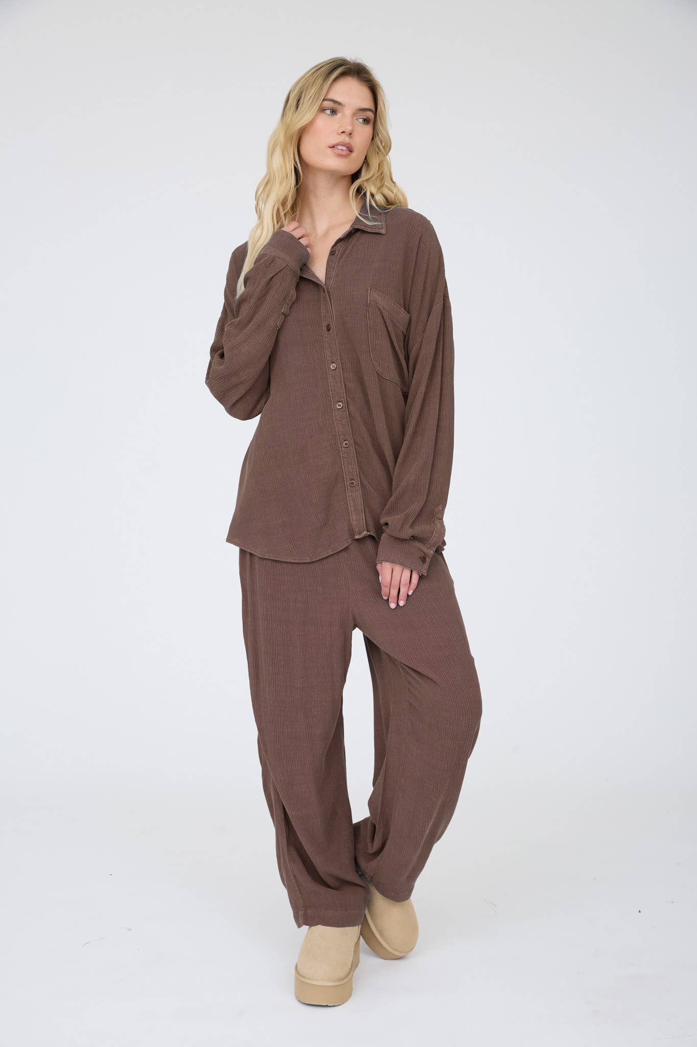 CRINKLE PLISSE COLLARED LONG SLEEVE BUTTON DOWN - Blu Pepper