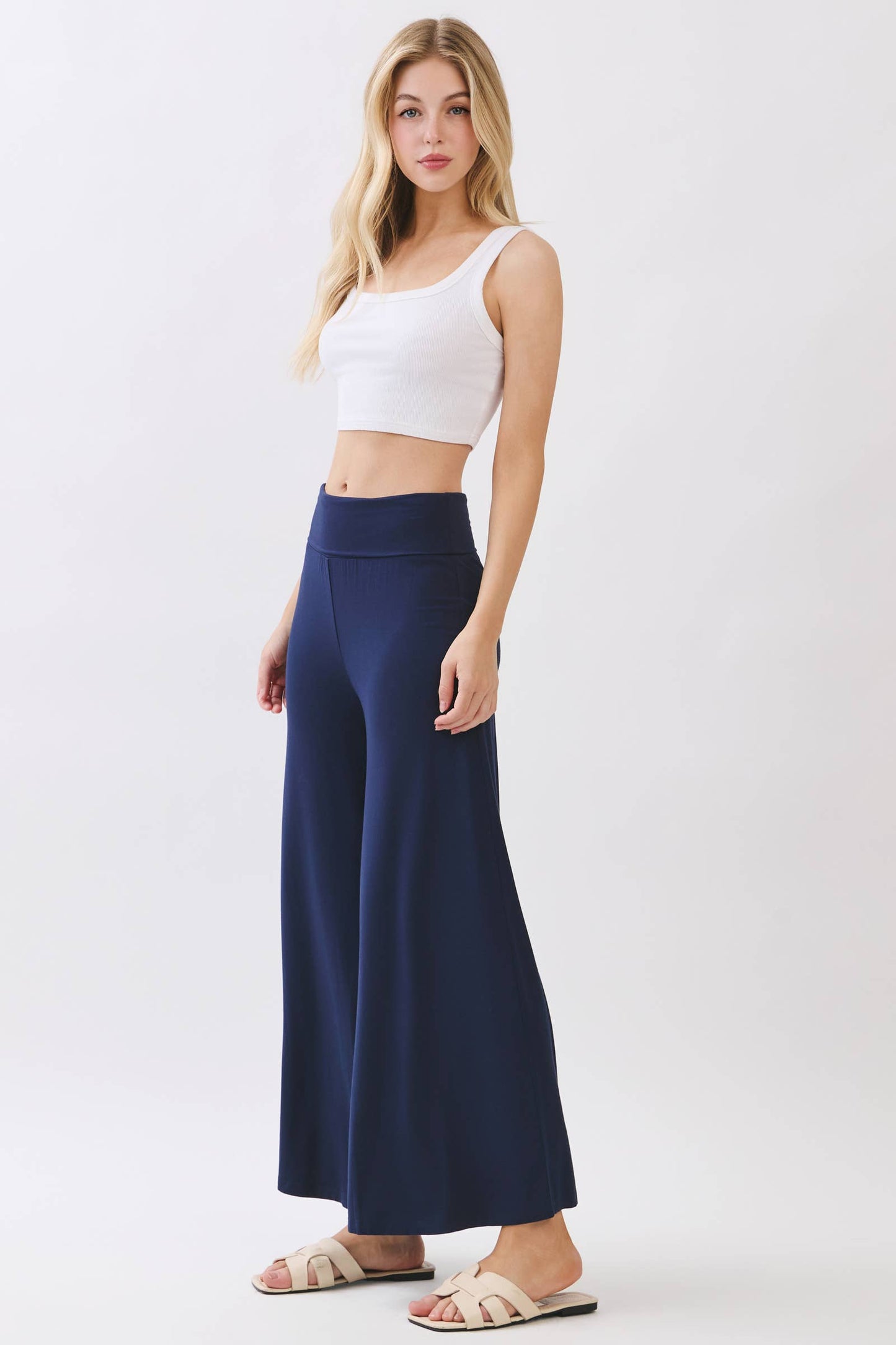 SOLID WIDE LEG CROP PANTS - Final Touch