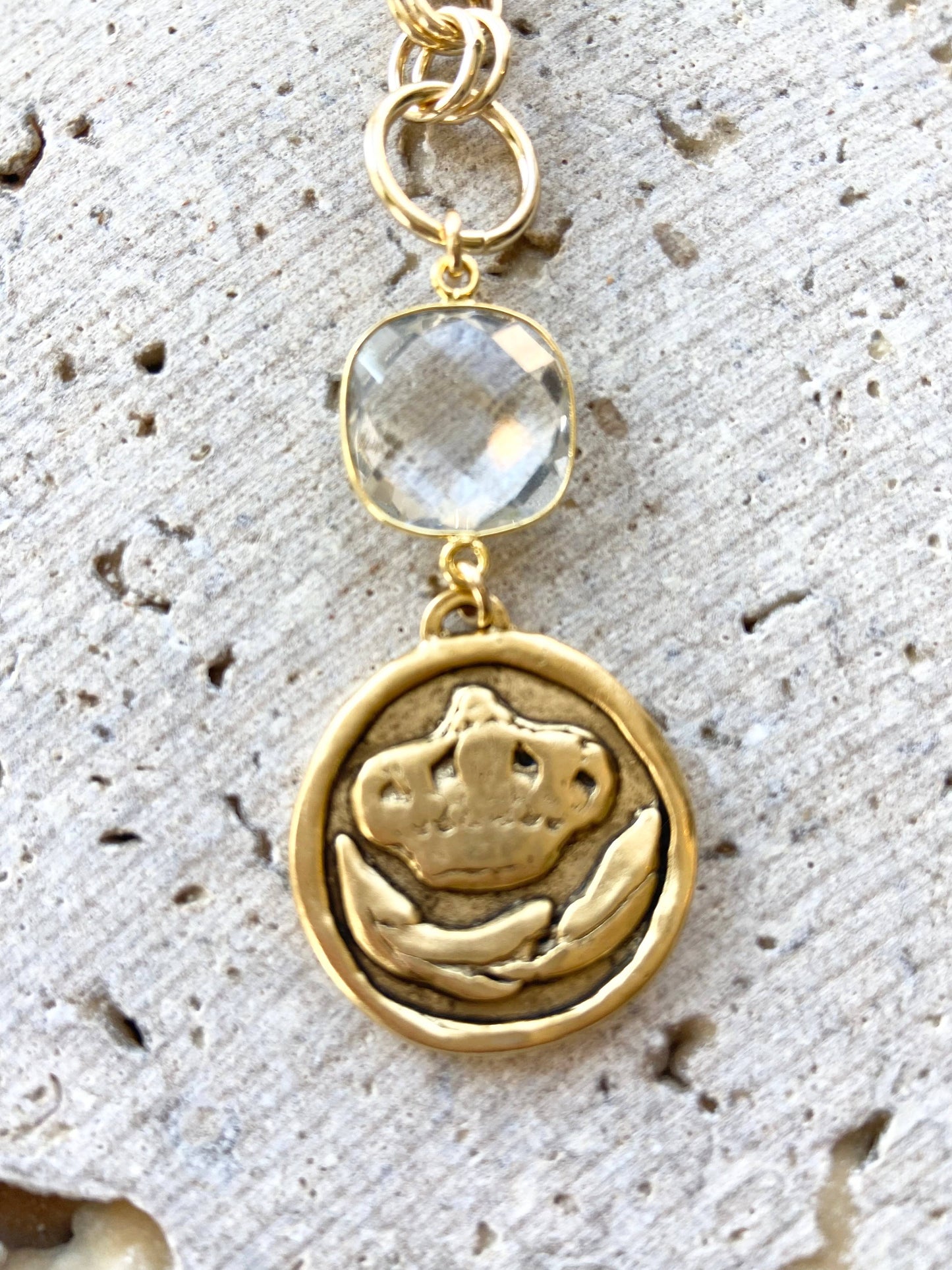 Queen Bee Pearl Necklace