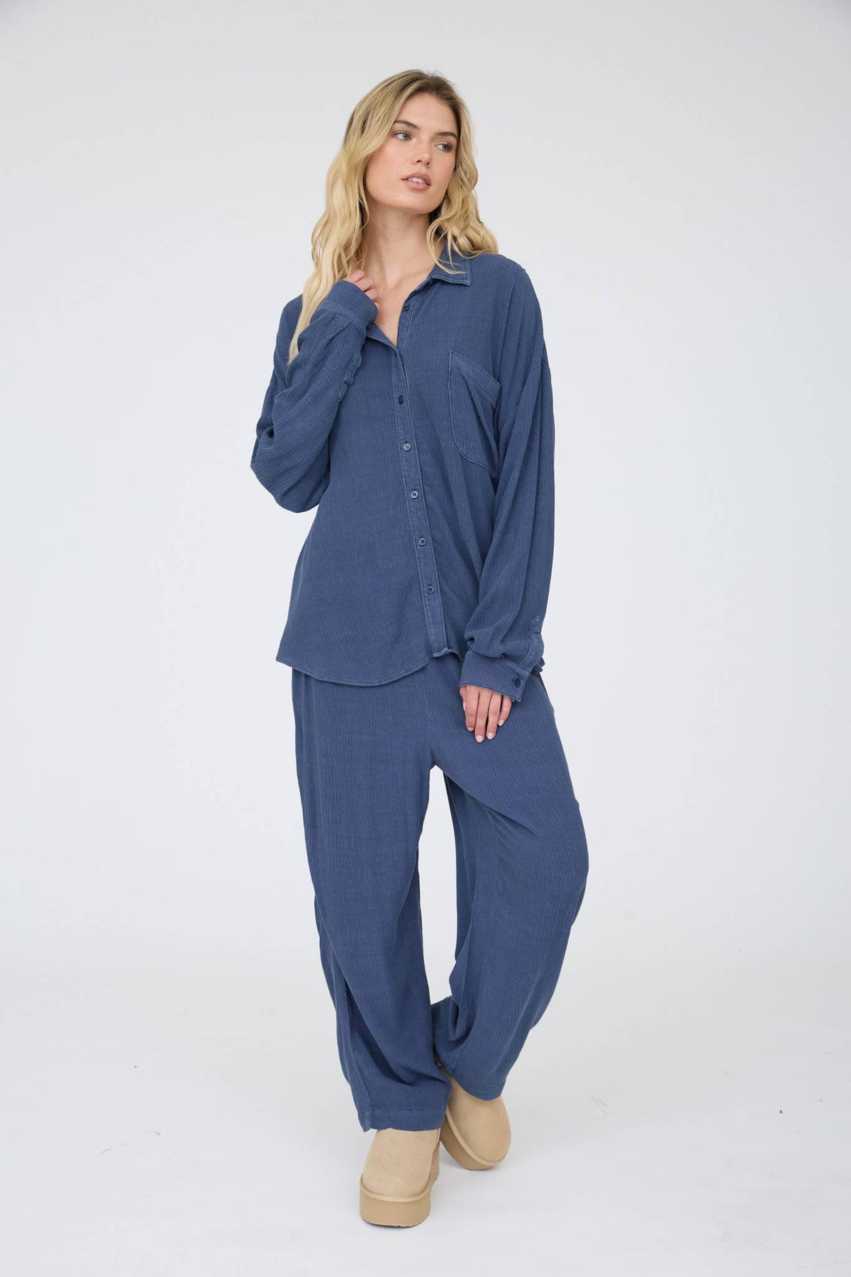 CRINKLE PLISSE COLLARED LONG SLEEVE BUTTON DOWN - Blu Pepper