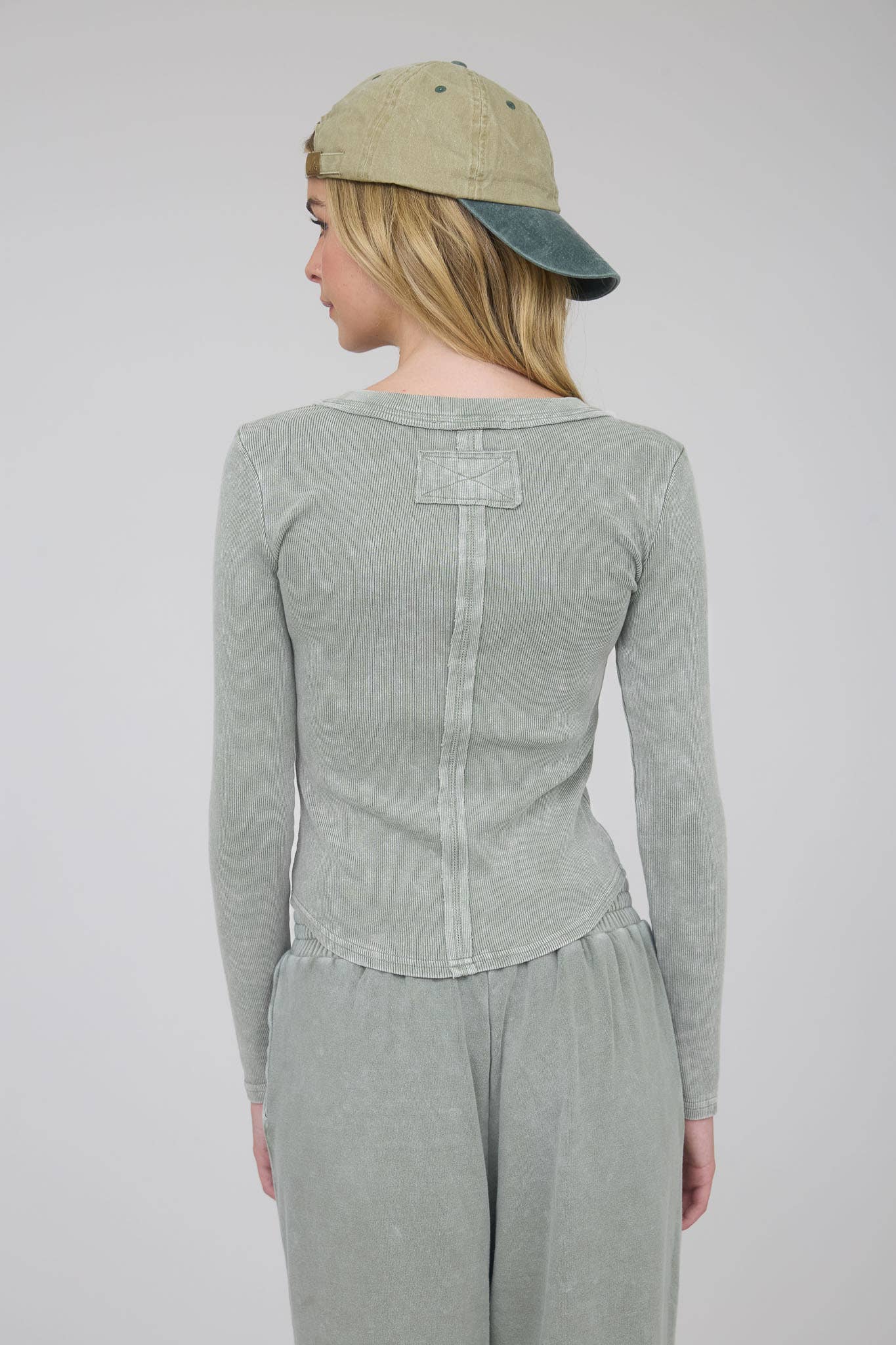 WASHED LONG SLEEVE RIBBED HENLEY KNIT TOP - Blu Pepper