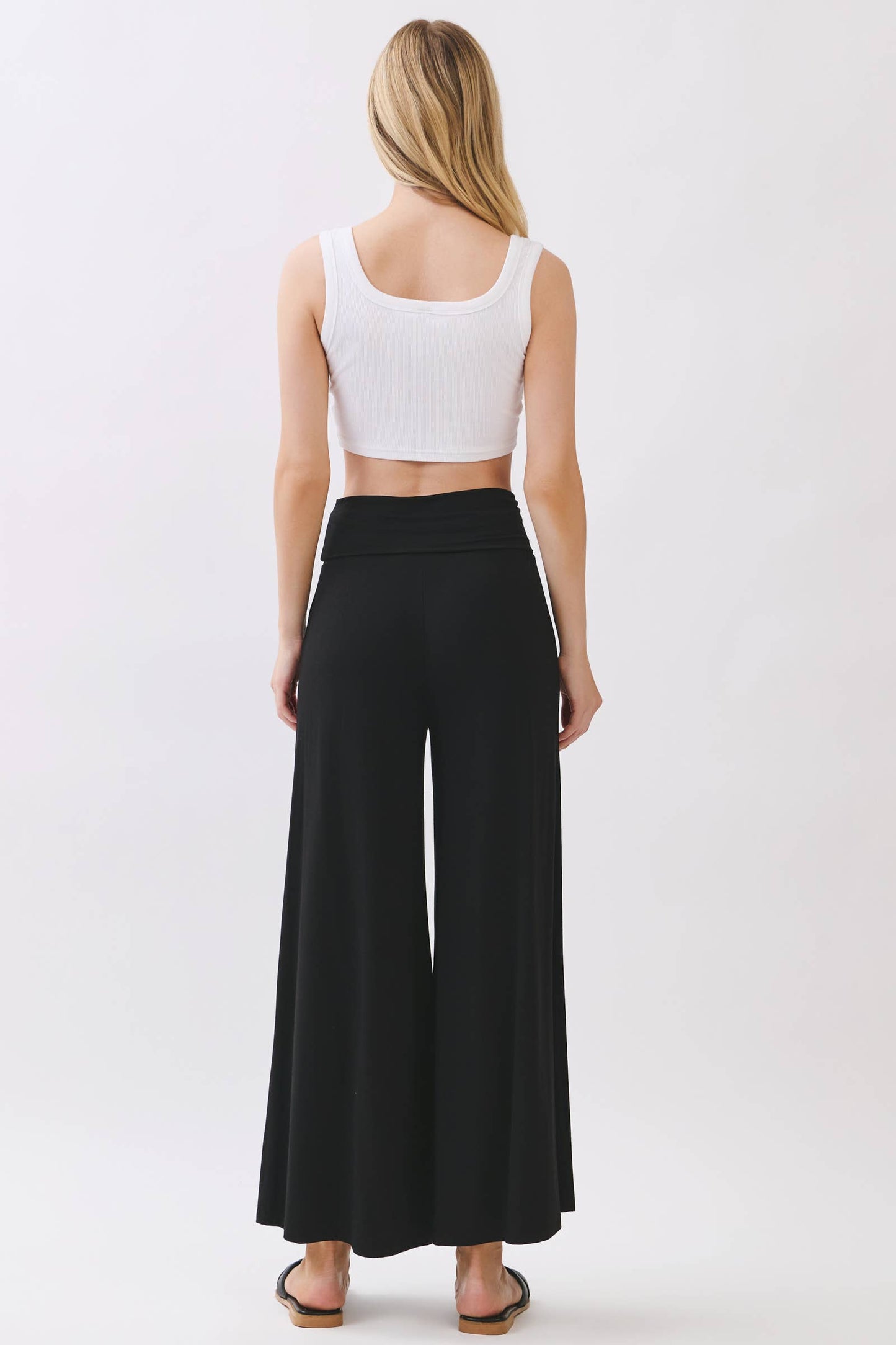 SOLID WIDE LEG CROP PANTS - Final Touch