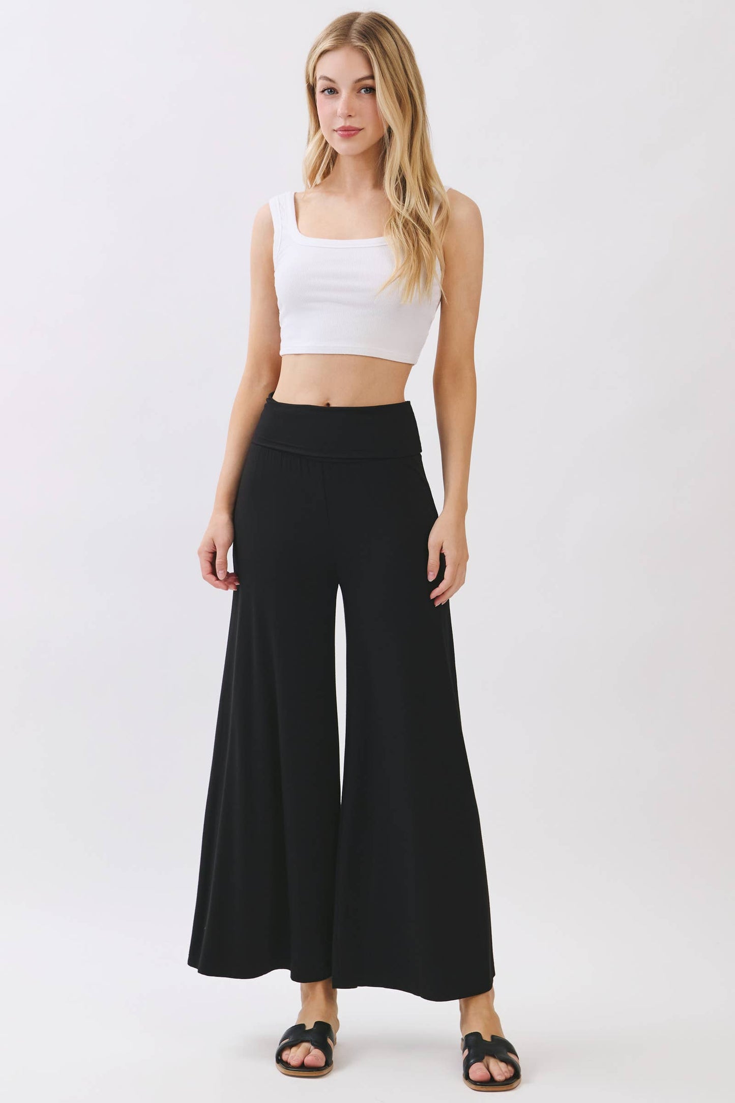 SOLID WIDE LEG CROP PANTS - Final Touch