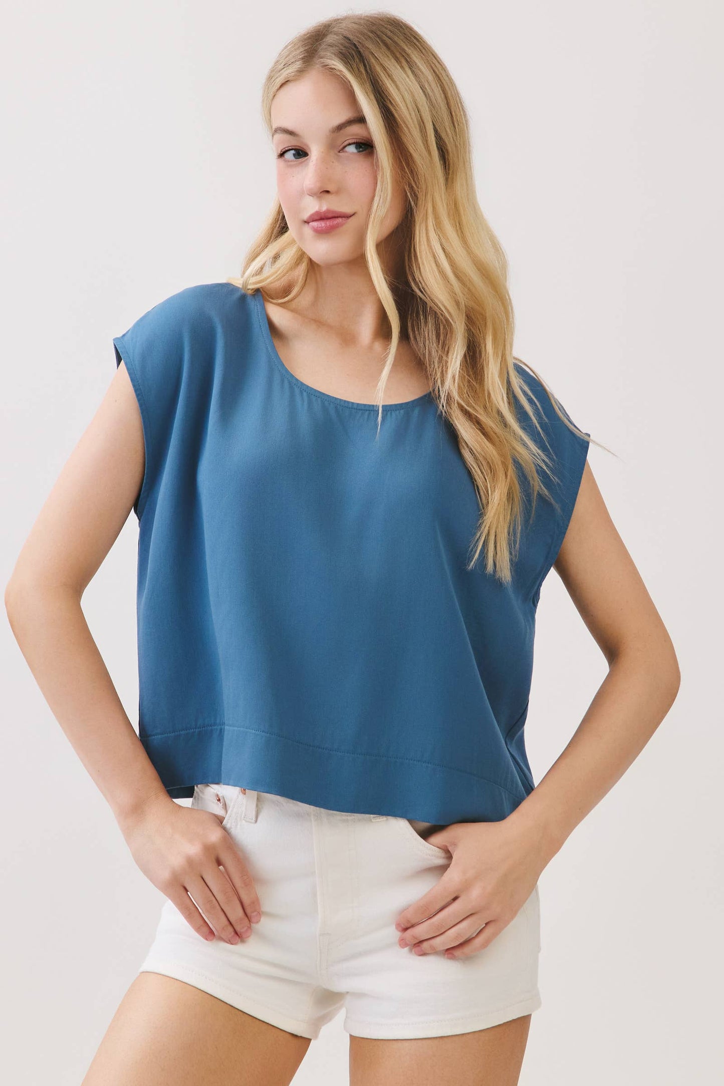 WOVEN BOXY TOP WITH EXTENDED SLEEVE - Final Touch