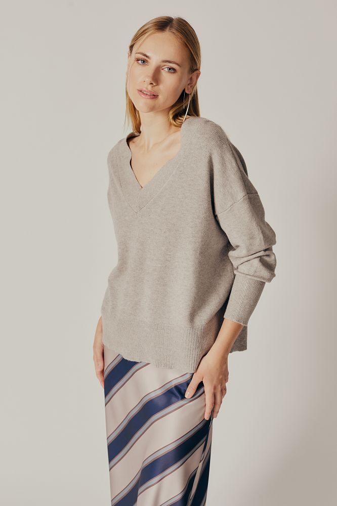 BLOSSOM OPEN BACK SWEATER