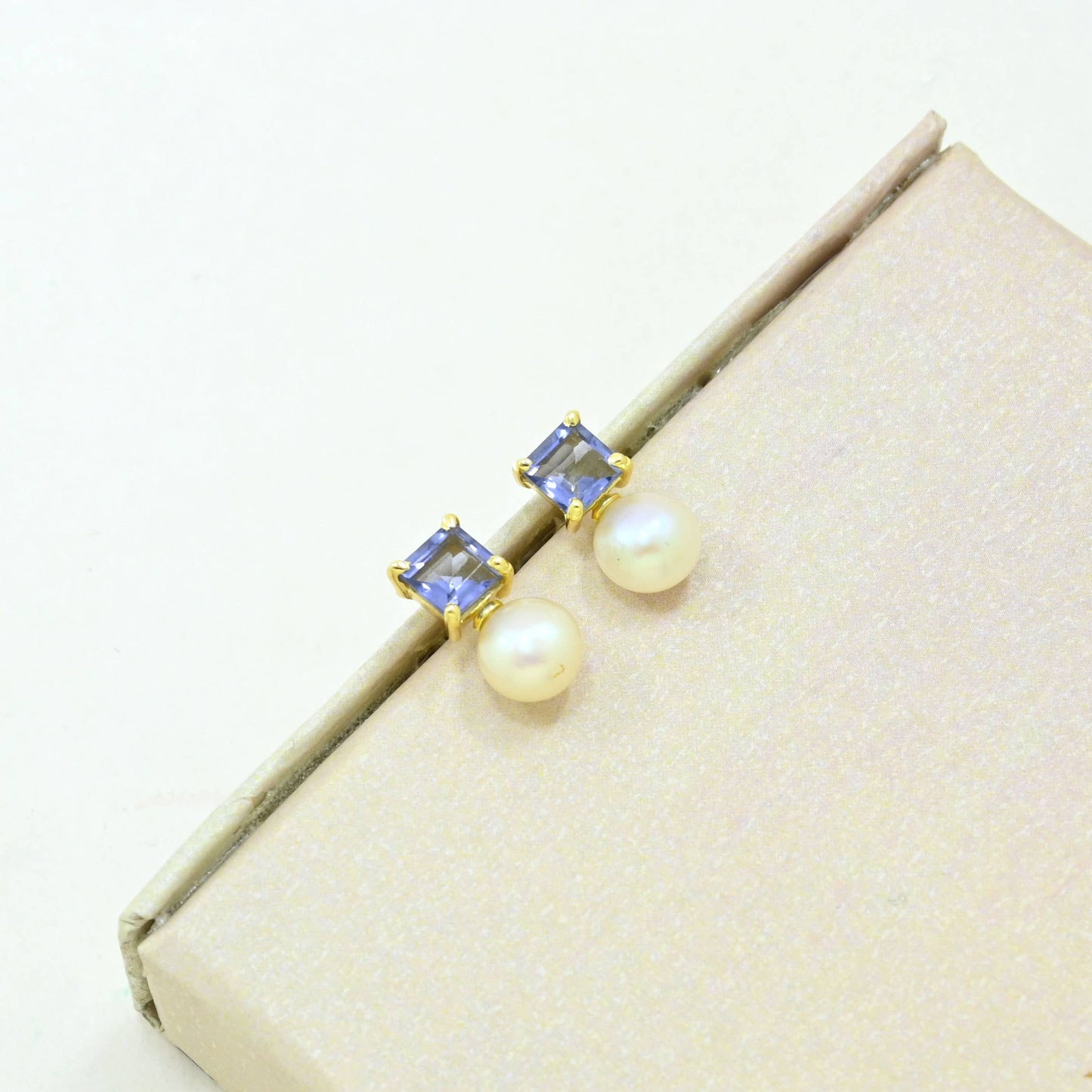 Schmuckoo x Noyre Berlin - Aaliyah Earring Gold Plated - Pearl & Tanzanite