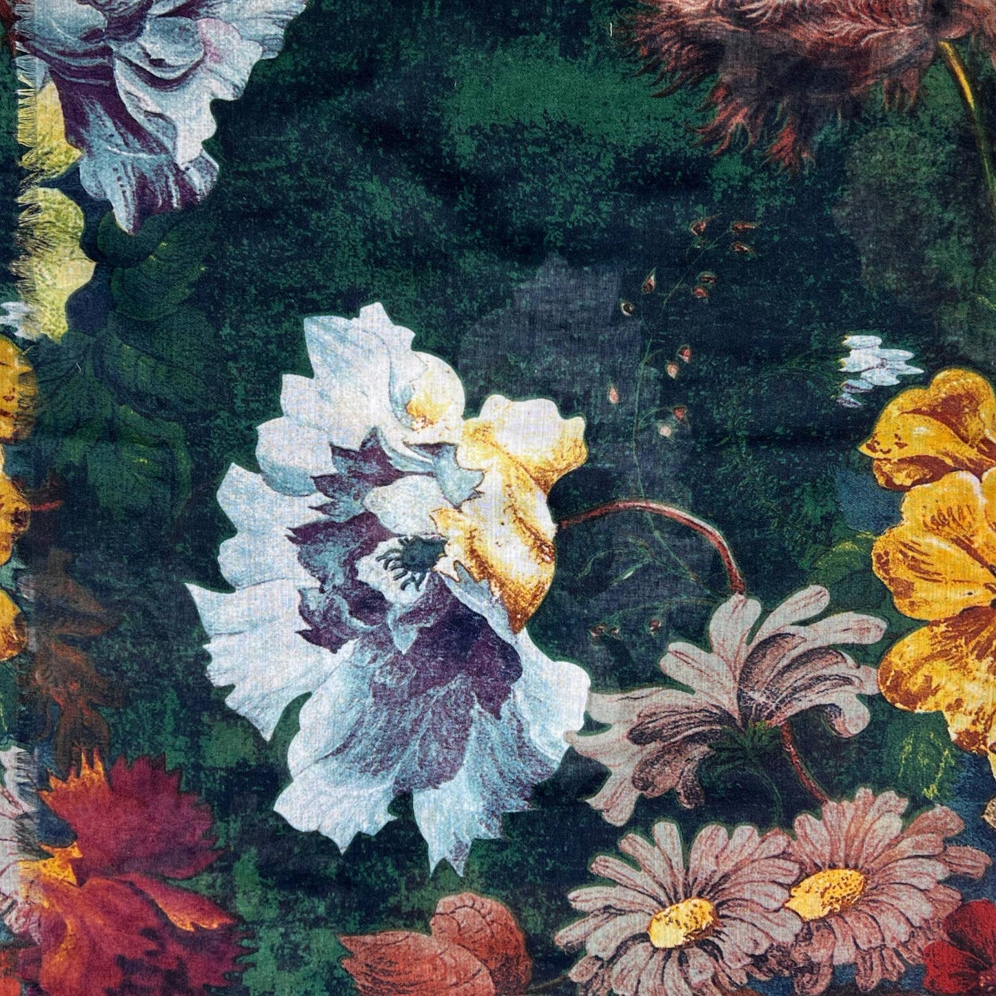 London Scarves - Big roses on lightweight scarf with fringes