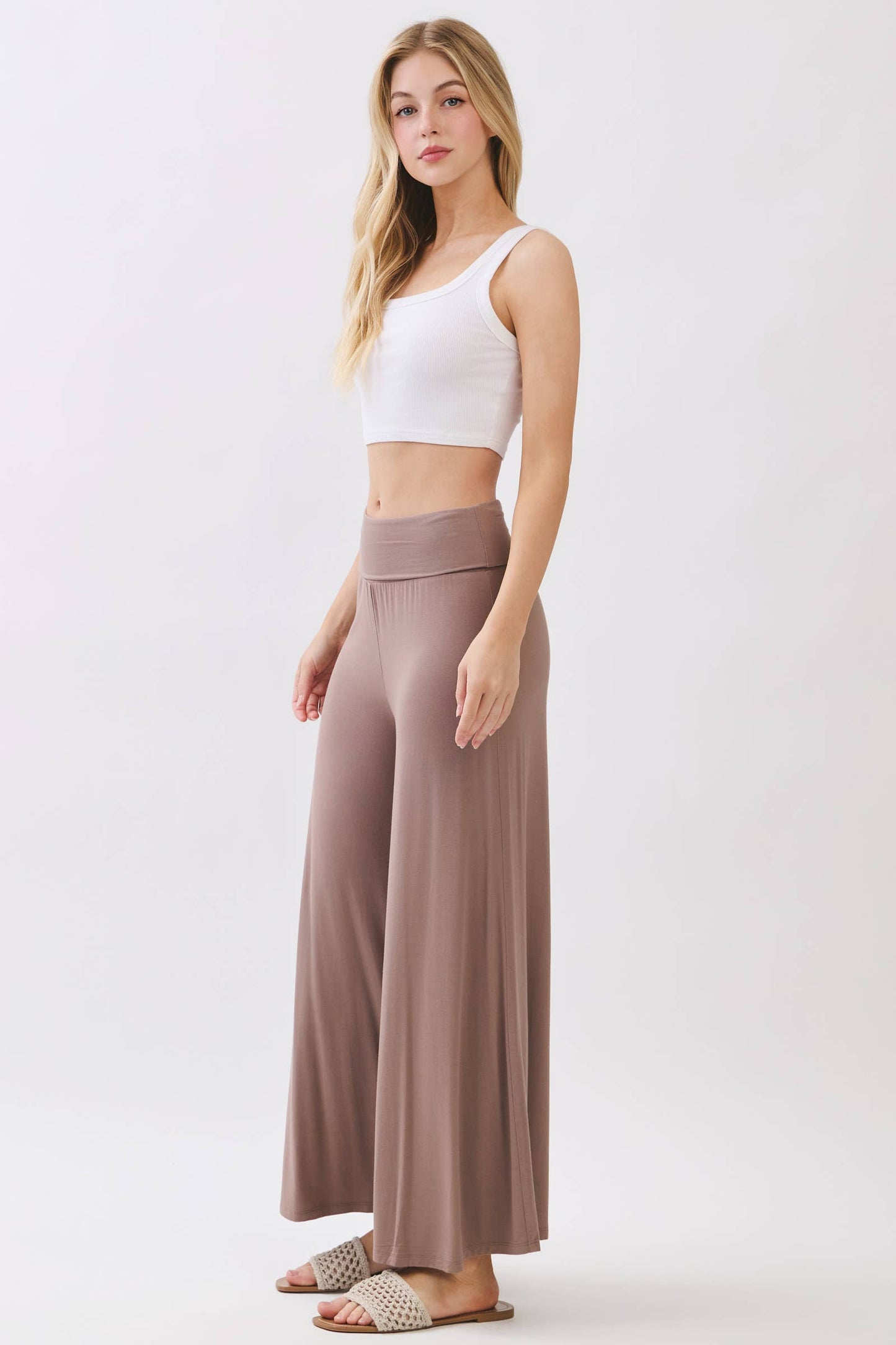SOLID WIDE LEG CROP PANTS - Final Touch