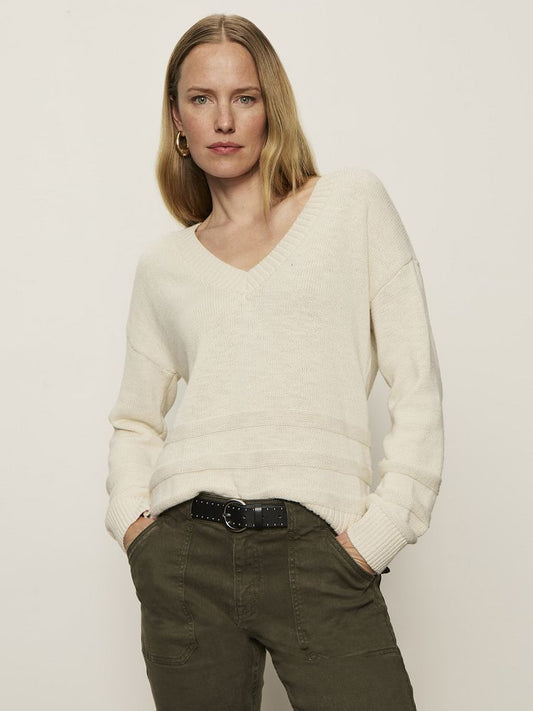 CLASSIC V NECK SWEATER