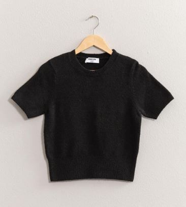 SHORT SLEEVE KNIT SWEATER