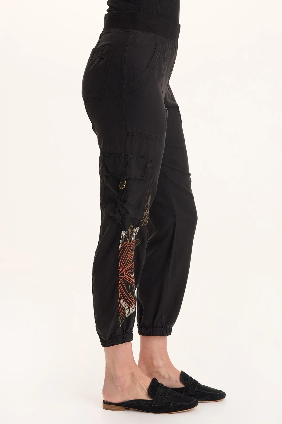 Embroidered Darri Jogger