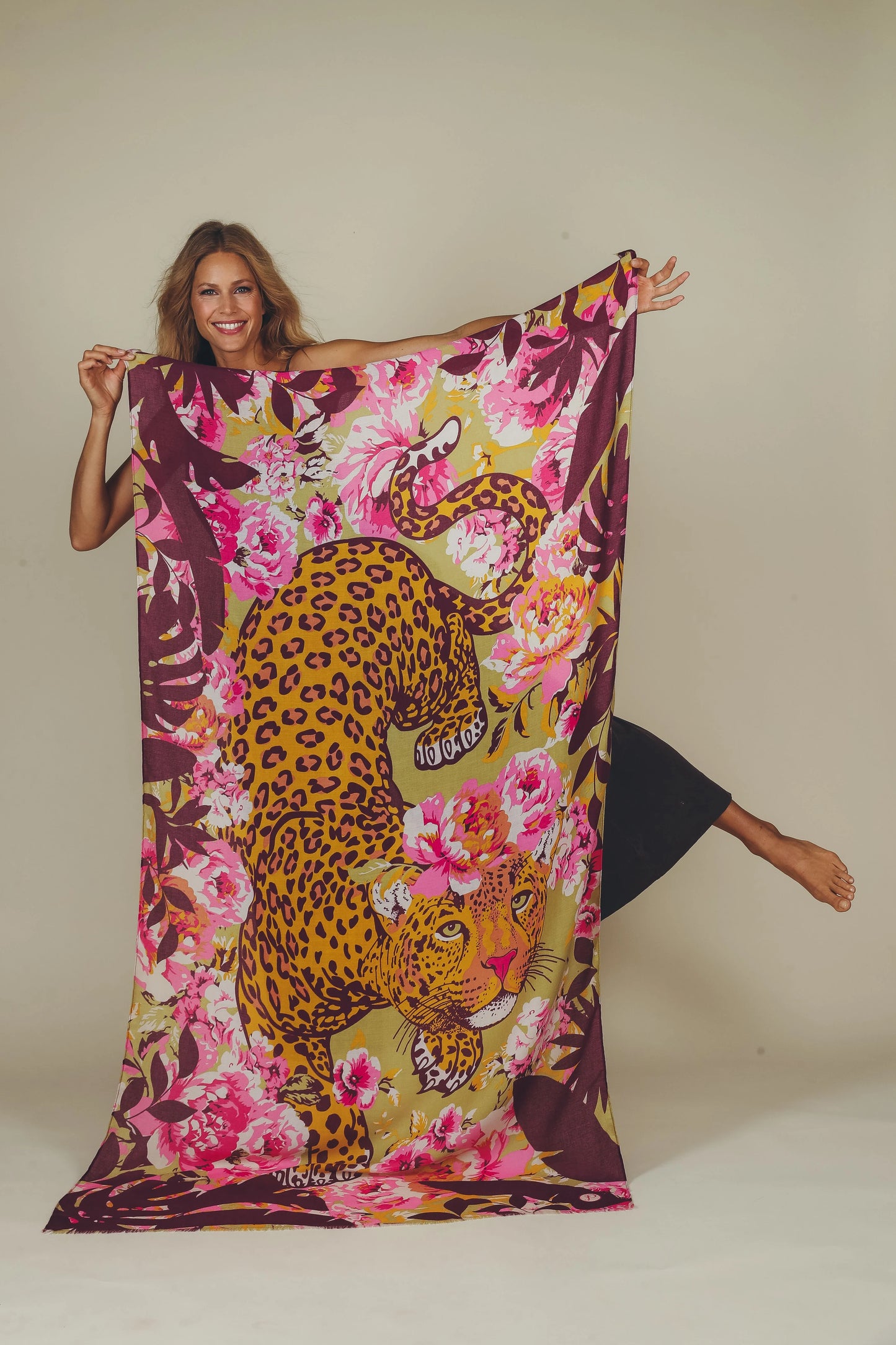 Climing Leopard Printed Scarf