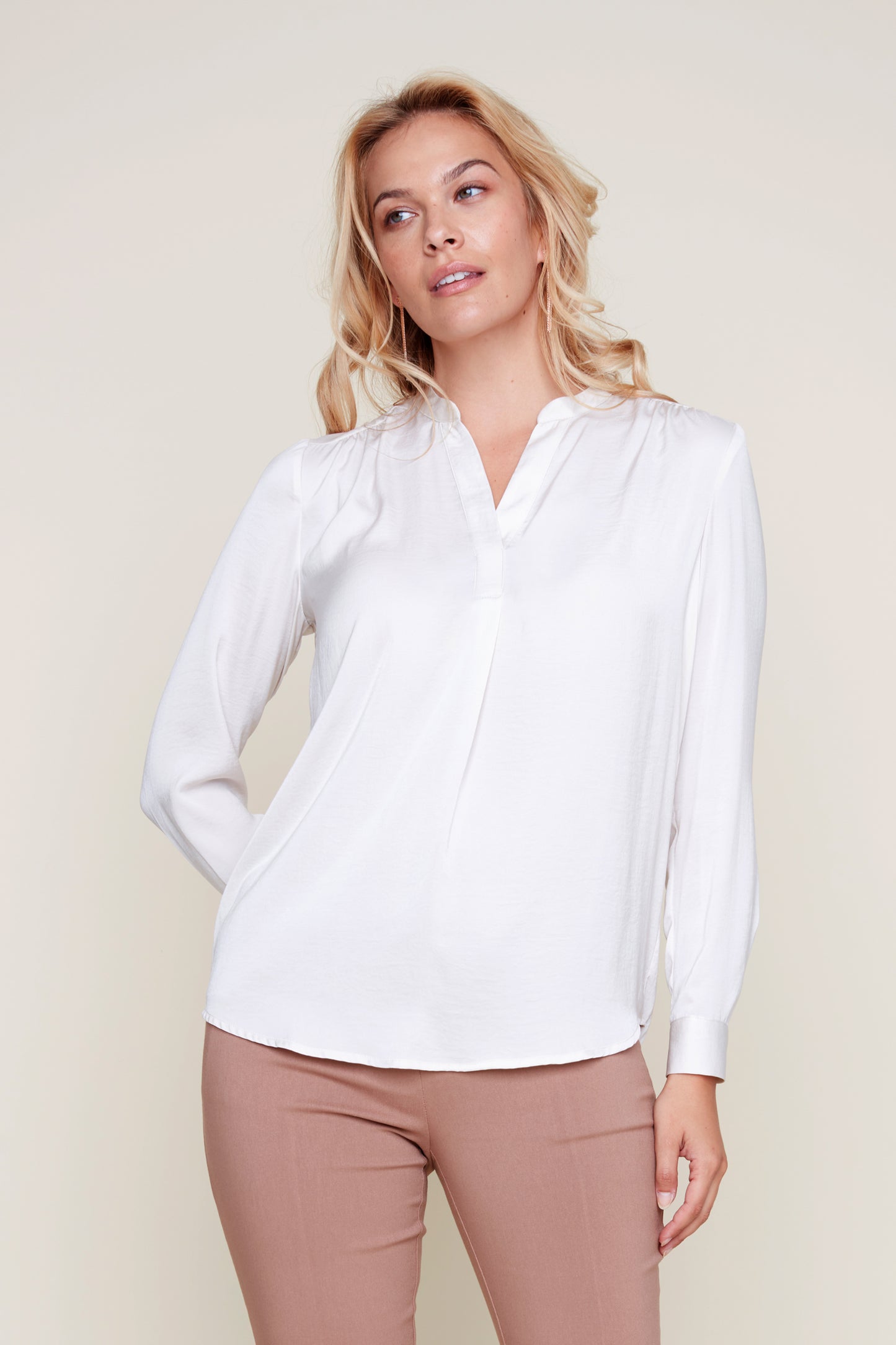 V NECK W/ BUTTON TAB SLEEVE TOP