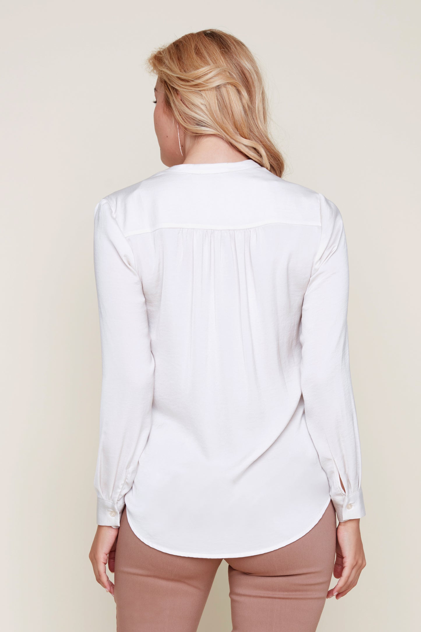 V NECK W/ BUTTON TAB SLEEVE TOP