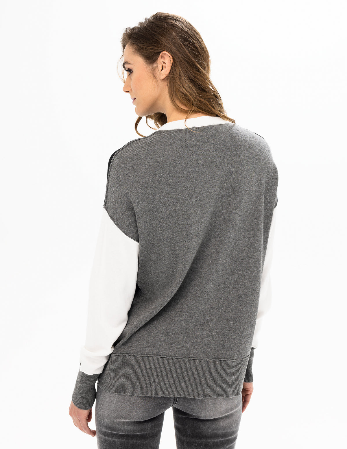 COLOR BLOCK CREW NECK SWEATER