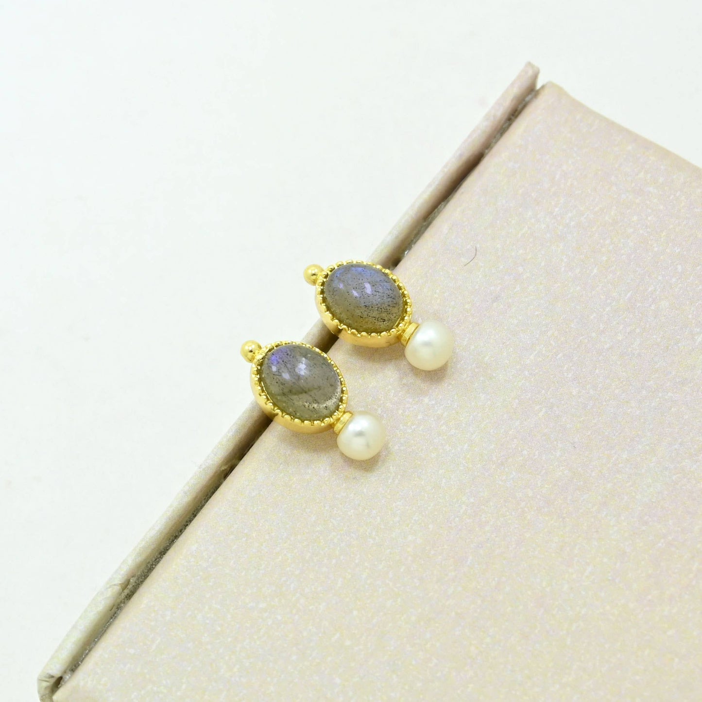 Schmuckoo x Noyre Berlin - Eden Earring Gold Plated - Pearl & Labradorite
