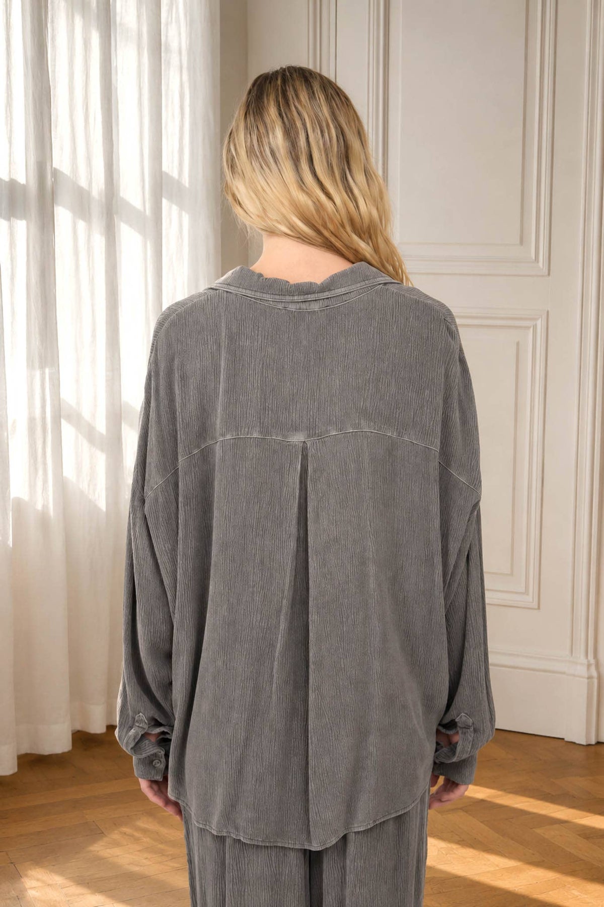 CRINKLE PLISSE COLLARED LONG SLEEVE BUTTON DOWN - Blu Pepper