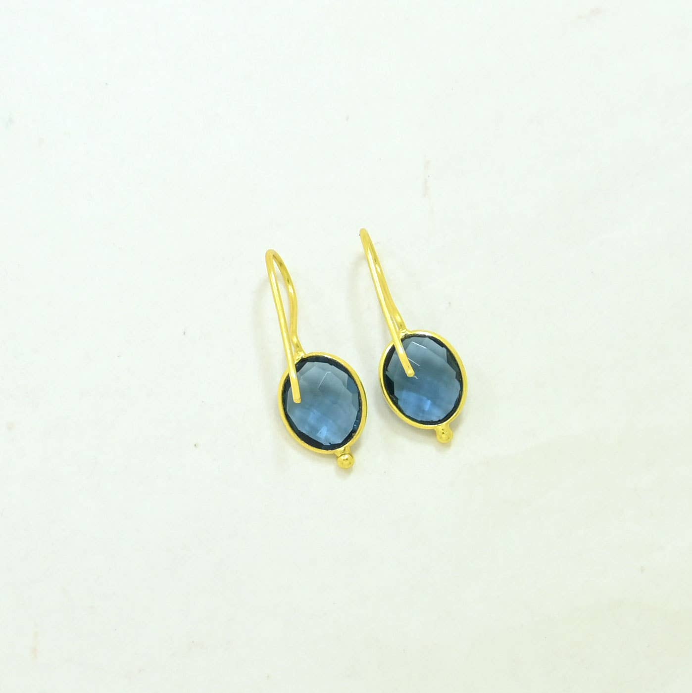 Schmuckoo x Noyre Berlin - Oval Gemstone Earring Gold Plated Silver 925 - Blue Iolite