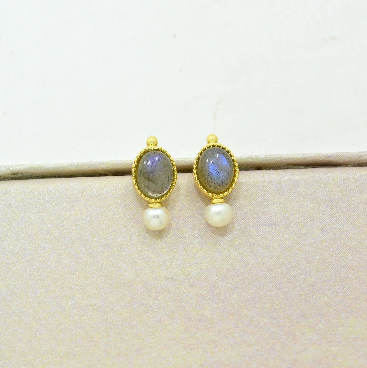 Schmuckoo x Noyre Berlin - Eden Earring Gold Plated - Pearl & Labradorite