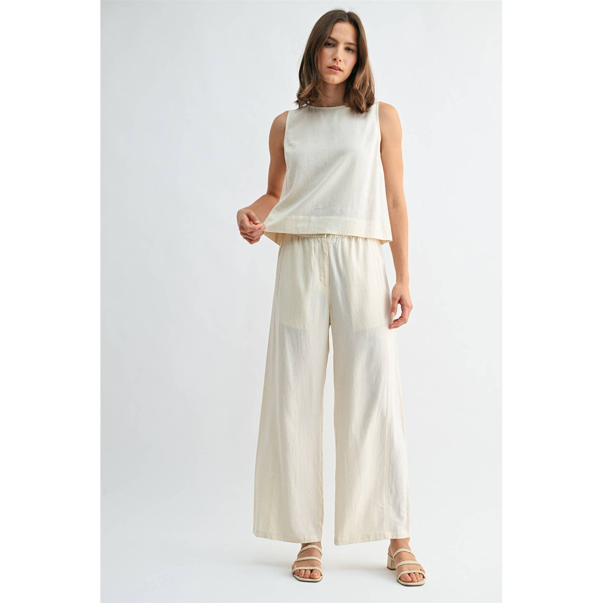 FUN2FUN - LINEN BLEND SLEEVELESS BUTTON BACK TOP