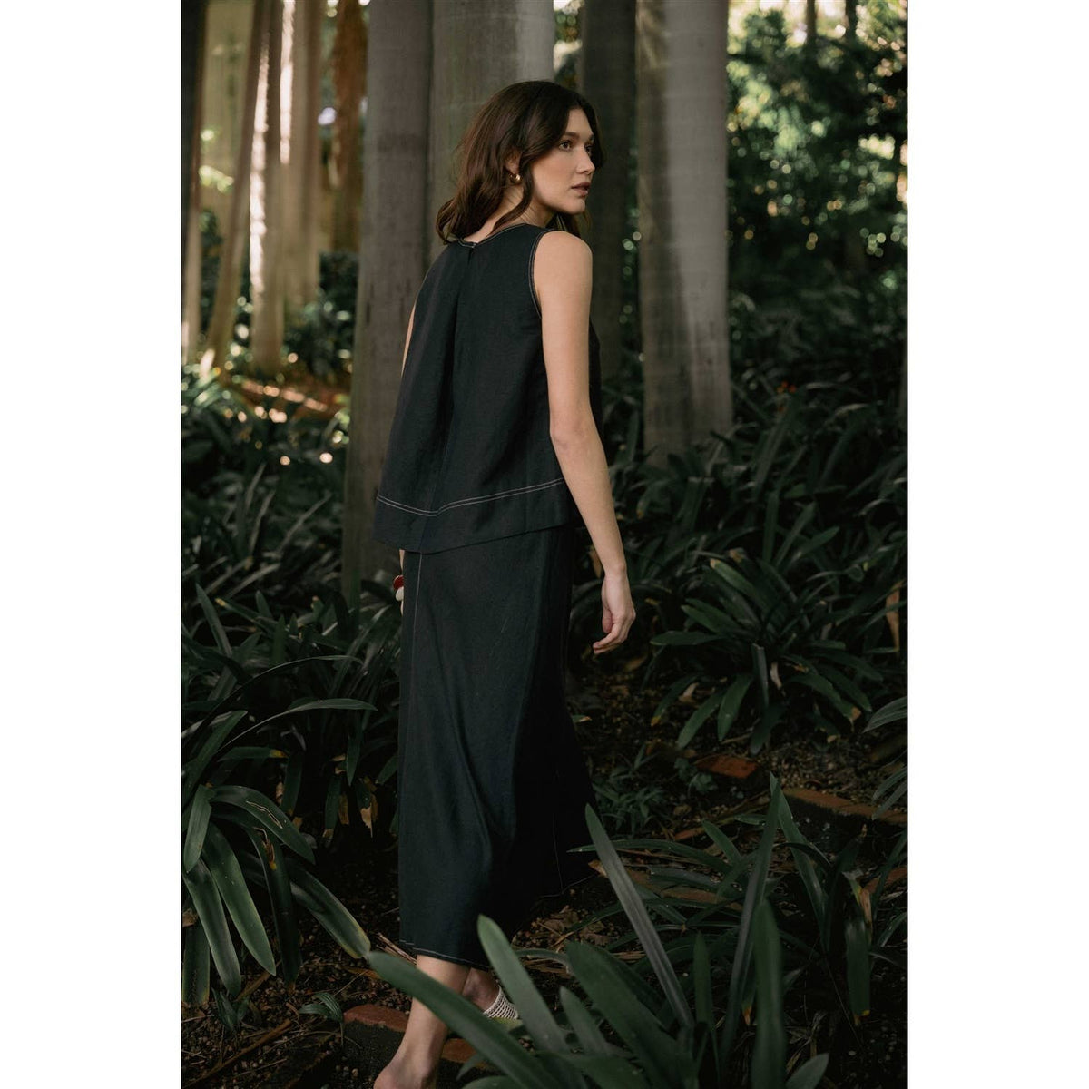 FUN2FUN - LINEN PLEATED BACK SLEEVELESS TOP