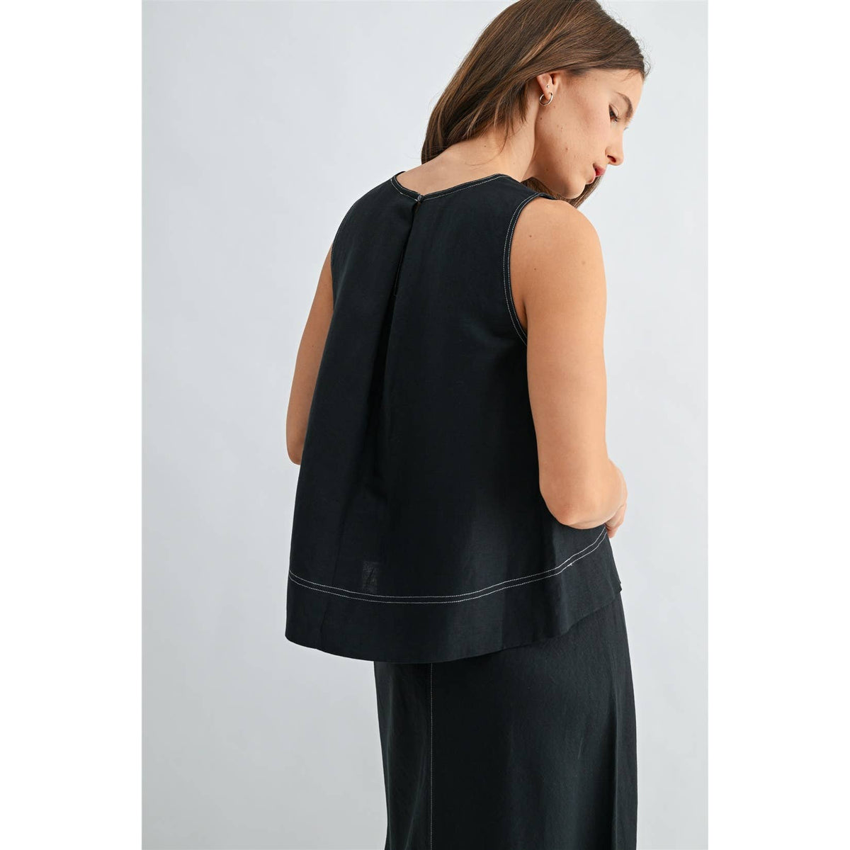 FUN2FUN - LINEN PLEATED BACK SLEEVELESS TOP
