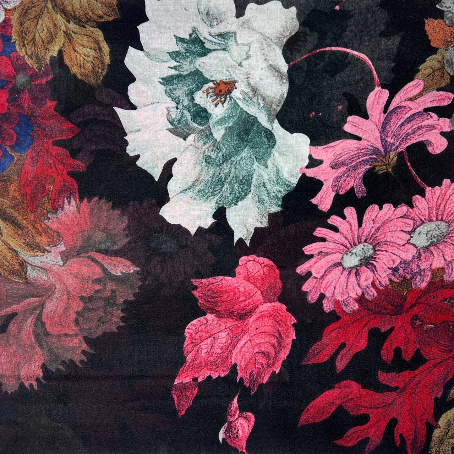 London Scarves - Big roses on lightweight scarf with fringes
