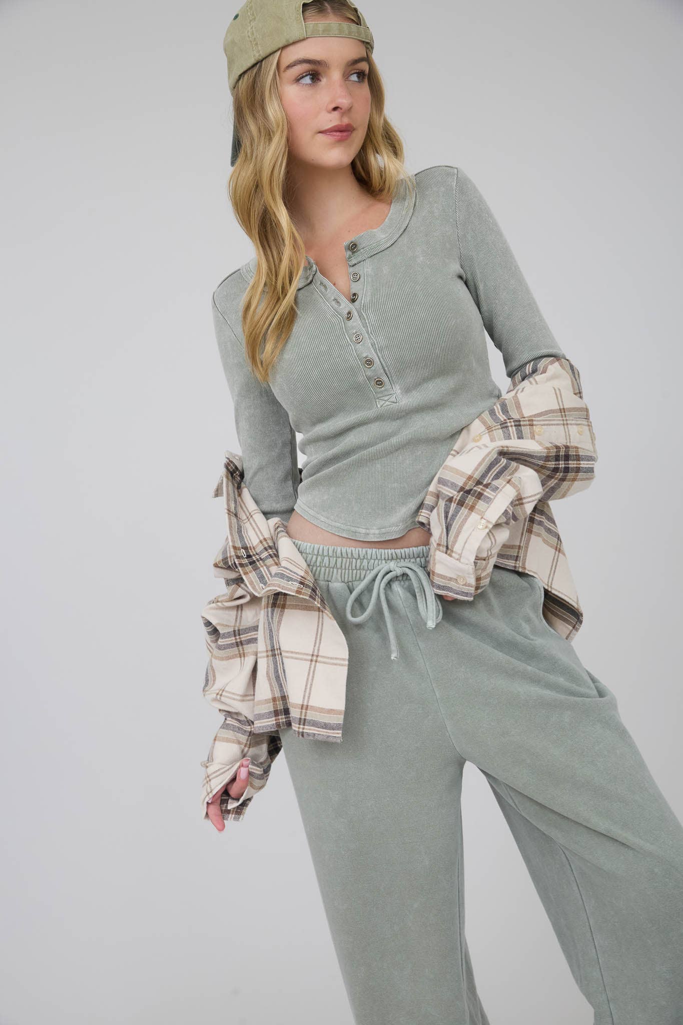 WASHED LONG SLEEVE RIBBED HENLEY KNIT TOP - Blu Pepper