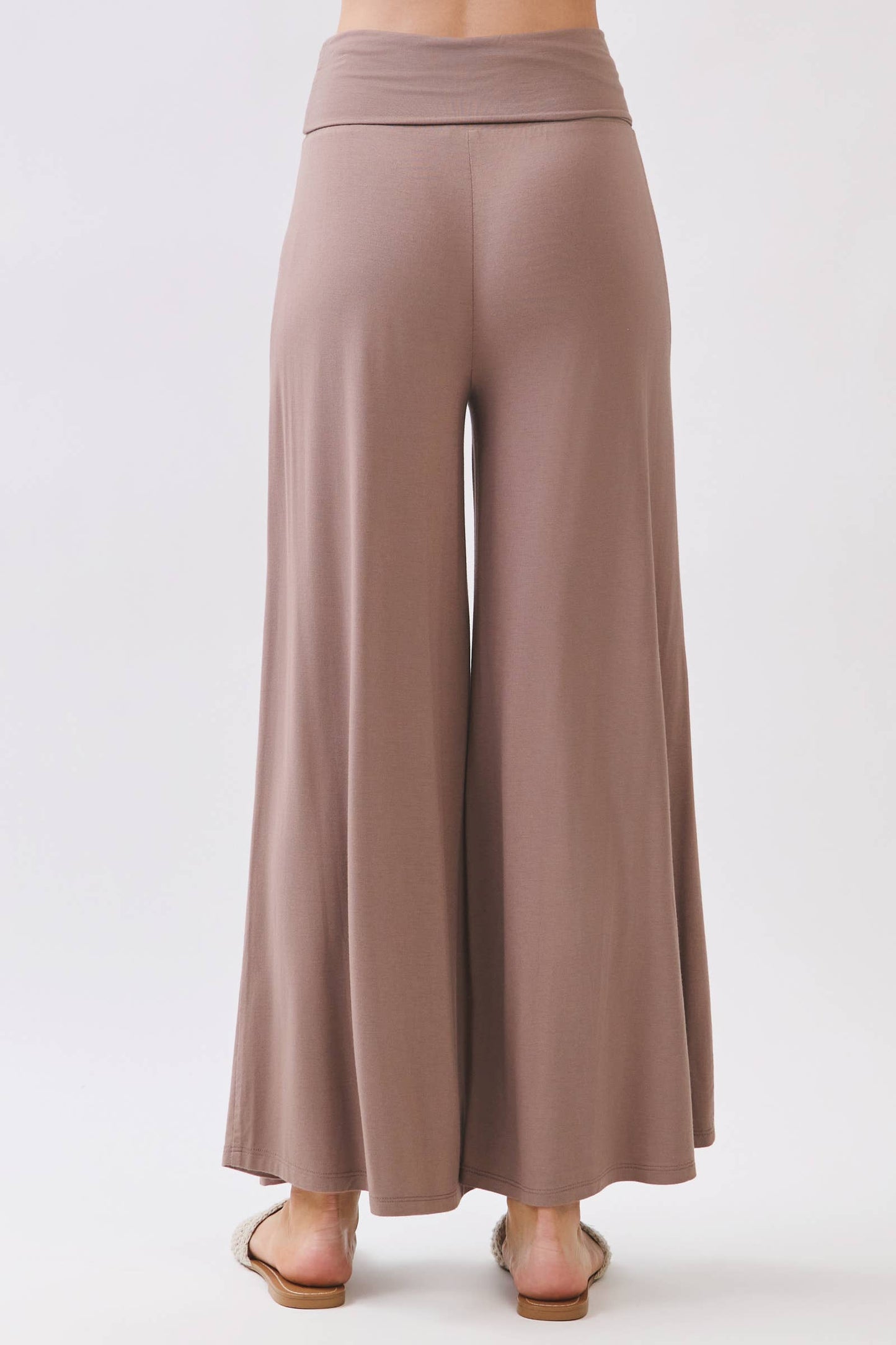 SOLID WIDE LEG CROP PANTS - Final Touch