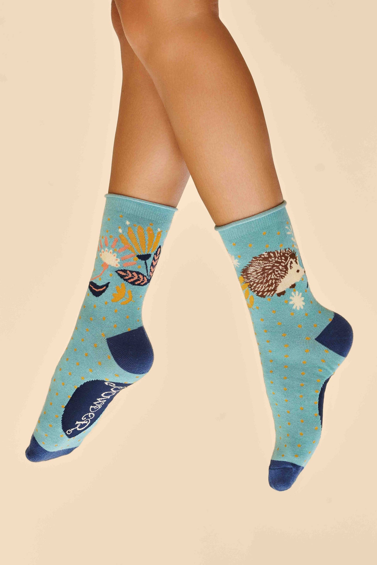 Powder Design inc - US - Hedgehog Hunting in Leaves Ankle Socks - Ice