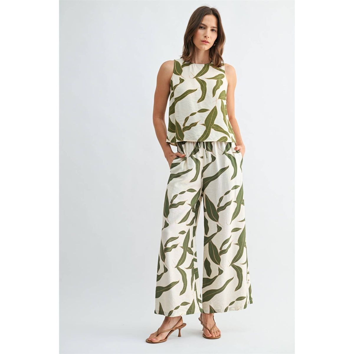 FUN2FUN - LEAF PRINT BACK BUTTON SLEEVELESS TOP