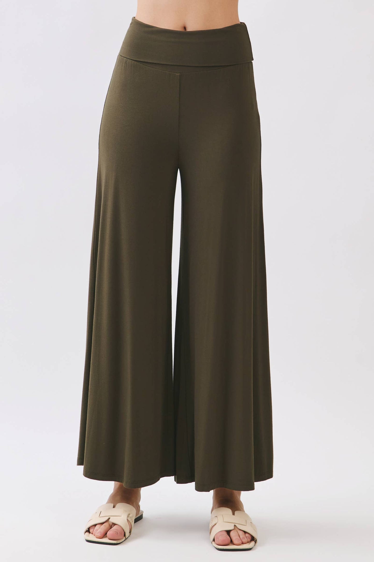 SOLID WIDE LEG CROP PANTS - Final Touch