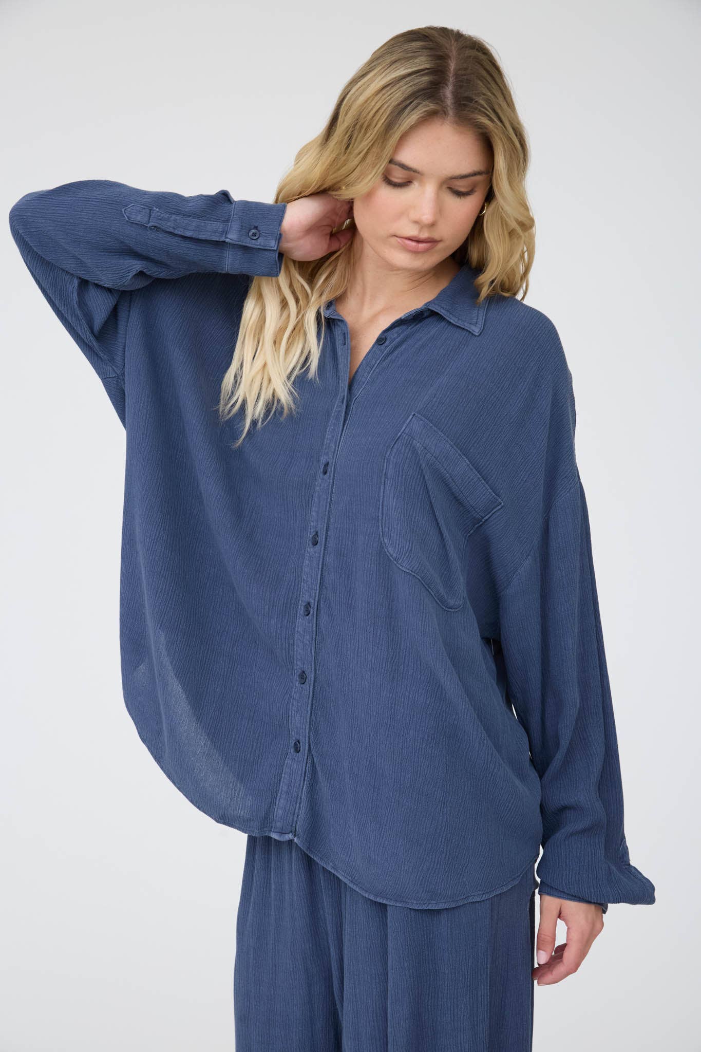 CRINKLE PLISSE COLLARED LONG SLEEVE BUTTON DOWN - Blu Pepper