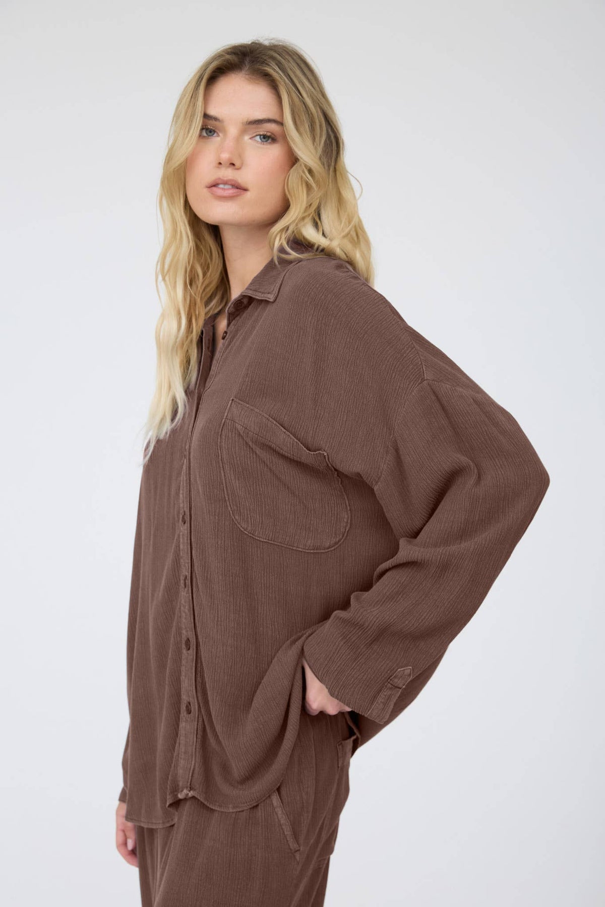 CRINKLE PLISSE COLLARED LONG SLEEVE BUTTON DOWN - Blu Pepper